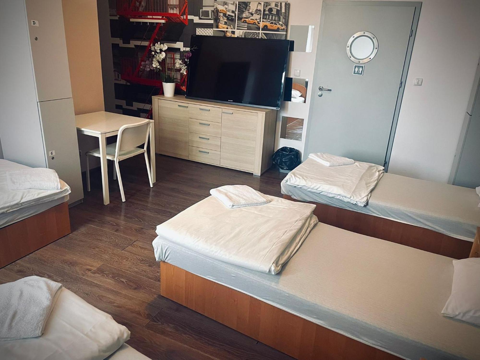 Deluxe Quadruple Room Private Bathroom